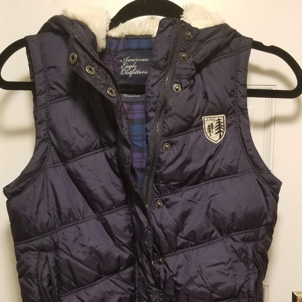 AEO Navy Puffer Vest